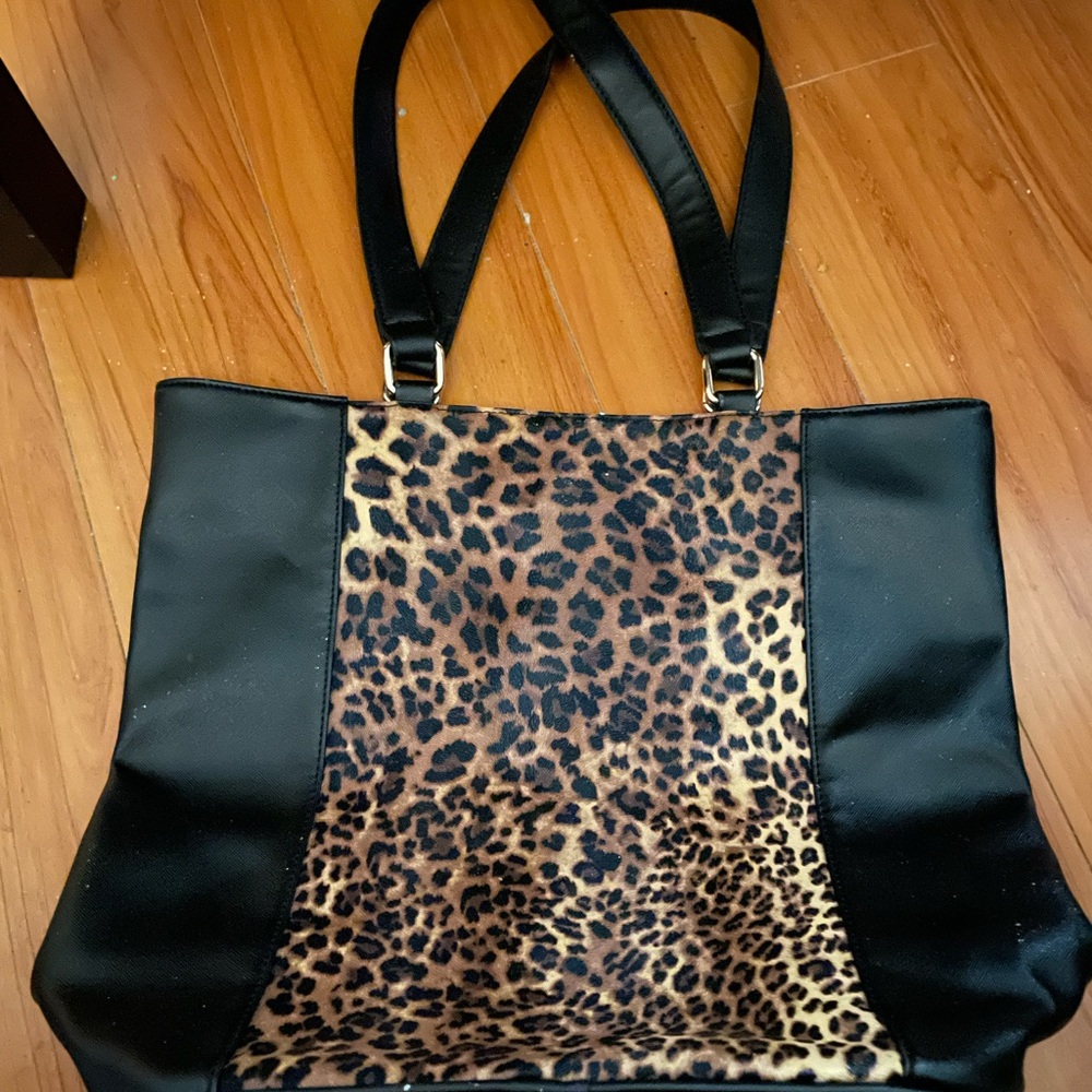Beautiful Leopard Print tote by Noatd